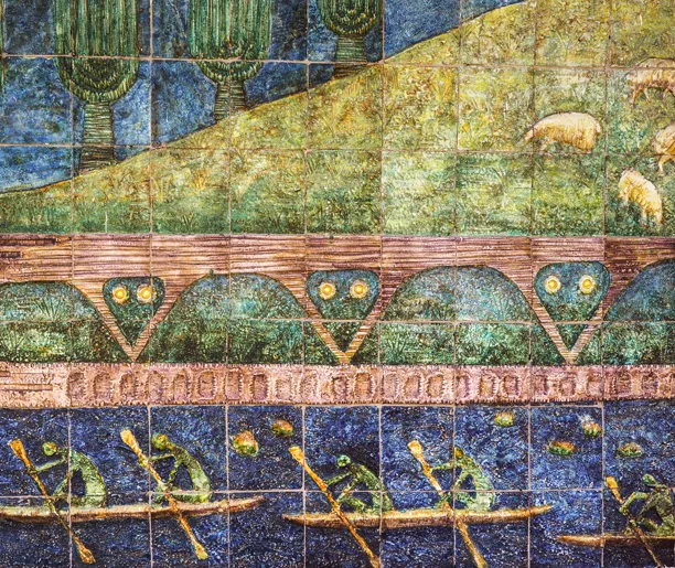 Fragment mozaiki ceramicznej z kajakarzami